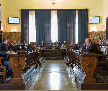 Messina – Rimborsi ai consiglieri, il giochino costato al Comune 1 mln di euro l’anno Messina – Rimborsi ai consiglieri, il giochino costato al Comune 1 mln di euro l’anno