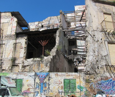 Crolli e quotidiani rischi per la sicurezza nel Centro storico di Palermo