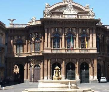 Teatro Bellini, Procura chiede rinvio a giudizio per 80 dipendenti e stagionali