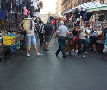 Catania – Mercati: difficile riportare ordine dove l’abusivismo è re indiscusso