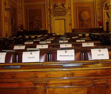 Deputato condannato, vitalizio o pensione sospesi