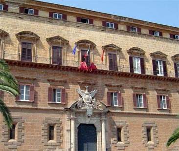 In arrivo cinque mezzi blindati per Crocetta