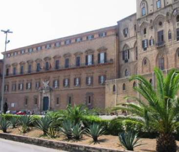 Ars, siamo alle solite: bocciato stop agli stipendi d’oro