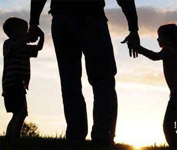 Minori, affido esclusivo se il genitore non versa gli alimenti