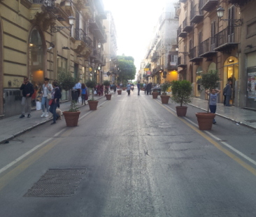 Palermo – Numerose zone chiuse al traffico così i pedoni conquistano la città