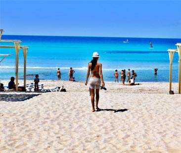 A Formentera più turisti di 14 isole siciliane