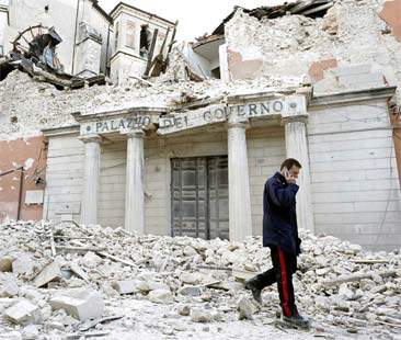 L’Isola balla, le Istituzioni dormono