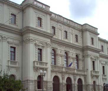 Messina – L’economia del territorio soffoca. Poche attività resistono alla crisi Messina – L’economia del territorio soffoca. Poche attività resistono alla crisi