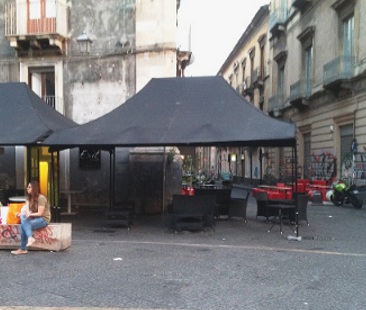 Catania – Gazebo in strada, regole ferree Basta con i tendoni e l’illegalità