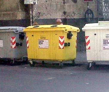 Catania – Rifiuti, una misera differenziata. Adesso si scelga il pugno di ferro