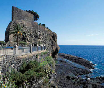 Catania – Bilancio, rifiuti, sistema fognario. Aci Castello non può aspettare