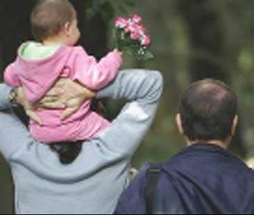 Doppio cognome, un freno sulla legge che equipara i generi