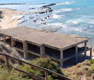 Abusi edilizi, Sgarlata inconcludente