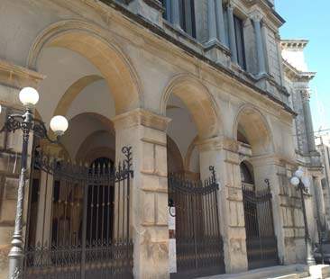 Siracusa – Teatro comunale, una storia di sprechi e di interventi tutt’altro che risolutivi