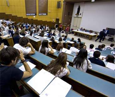 Agosto, mese di scadenze per gli studenti universitari Agosto, mese di scadenze per gli studenti universitari