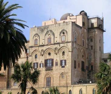 Assemblea fuorilegge e più cara d’Italia