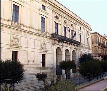 Ragusa – Polemiche sulla gestione della piscina