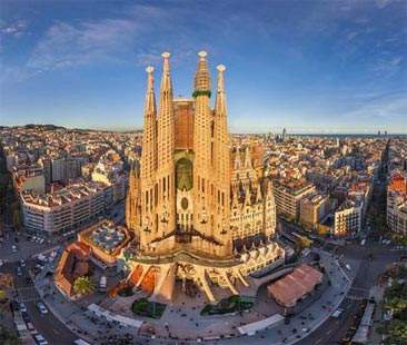 Barcellona tra mare, cultura e divertimento città dalle mille facce, ideale per tutte le età