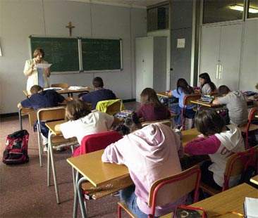 Scuola, ci siamo: il 17 si torna sui banchi