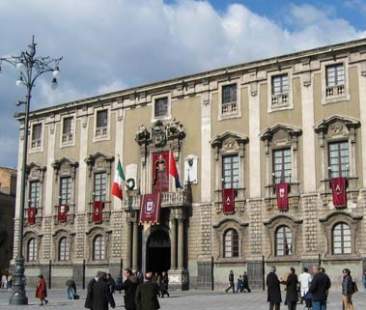 Catania – Palazzo degli Elefanti “opaco”. La trasparenza è un optional