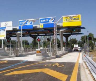 Truffa pedaggi autostradali su false tratte non pagate