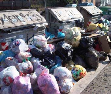 Rifiuti in strada: sindaci responsabili