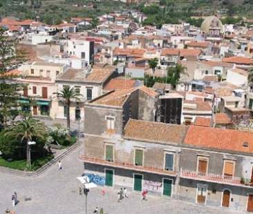 Catania – Un buco in bilancio da 2,5 mln di euro ad Acicastello