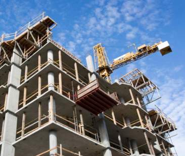 Edilizia stretta nella morsa Stato-Regione