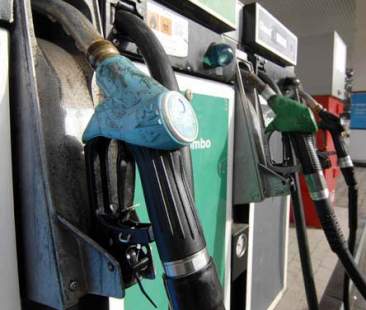 Contro il caro auto e l’inquinamento: carburante dal vino Contro il caro auto e l’inquinamento: carburante dal vino