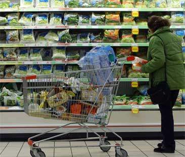Consumi ancora in calo: -207 euro la riduzione della spesa alimentare