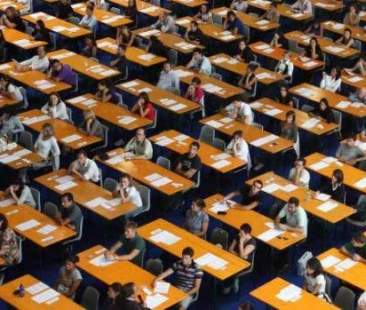 Concorsi pubblici, no ai limiti di età