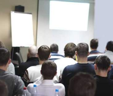 Formazione ancora in piazza. Adesso la riforma è miraggio