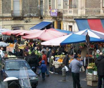Catania – Concorrenza sleale e sub-affitti le piaghe dei mercati cittadini
