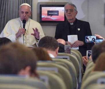 Il Papa: “Non si uccide nel nome di Dio”