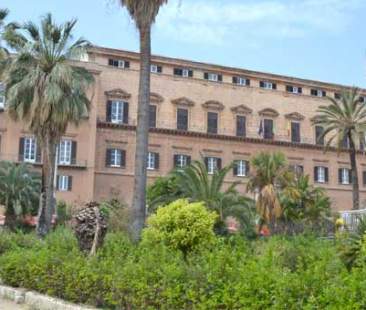 M5S chiede altri tagli a dirigenti e deputati