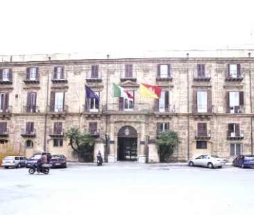 La Regione non si costituisce parte civile al processo ad un proprio dipendente corrotto che intascava mazzette