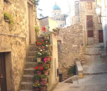 Il turismo relazionale e la riscoperta dei borghi Il turismo relazionale e la riscoperta dei borghi