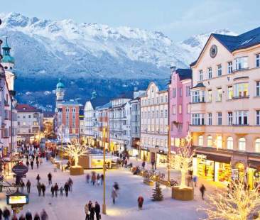 Innsbruck, la magia pasquale tra i mercatini e le vette innevate della Capitale delle alpi