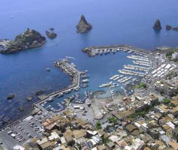 Catania – Aci Trezza, sei anni per attivare fotovoltaico in una scuola