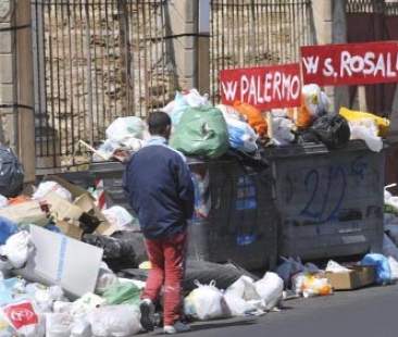 La raccolta differenziata “porta a porta” a Palermo costa il 50% in più dell’indifferenziata