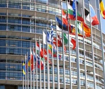 Energia, norme sono incomplete. Ue all’Italia: “Agire su direttive”