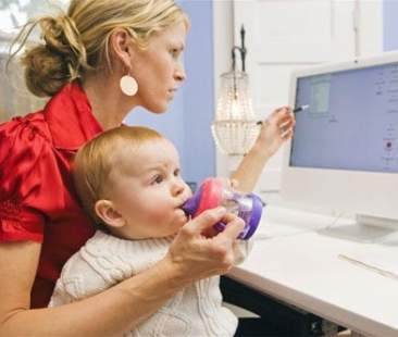 O i bimbi o la carriera, il diritto al lavoro negato alle mamme