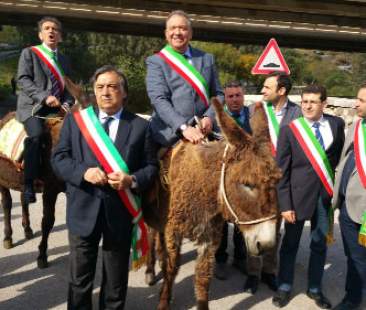 Stato di calamità istituzionale, i sindaci fanno fronte comune