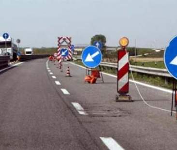Strade interrotte e miliardi congelati