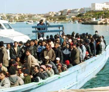Sbarchi, emergenza infinita. Coste siciliane sotto assedio
