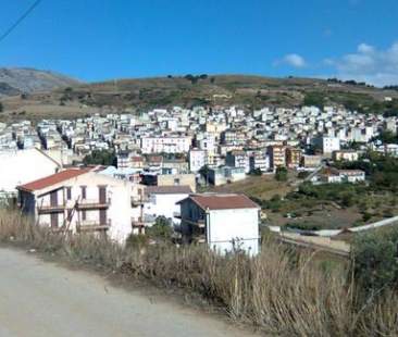 Baucina, il borgo seicentesco situato ai piedi dei monti Falcone e Carrozza