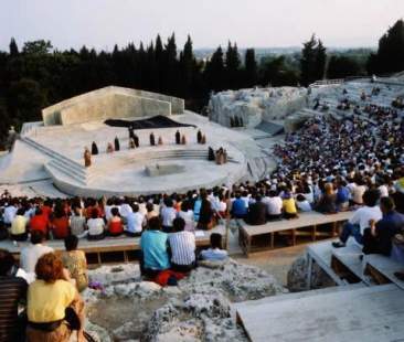 Turismo degli eventi: in Sicilia attesa per lirica e tragedie Turismo degli eventi: in Sicilia attesa per lirica e tragedie