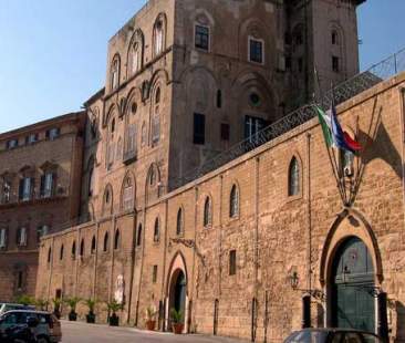 Antonio Malafarina: “A casa 350 assessori e 1.050 consiglieri comunali” Antonio Malafarina: “A casa 350 assessori e 1.050 consiglieri comunali”