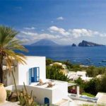 Antiparos e Panarea, dalla Grecia alla Sicilia piccoli angoli di paradiso dove la natura trionfa