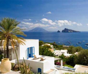 Antiparos e Panarea, dalla Grecia alla Sicilia piccoli angoli di paradiso dove la natura trionfa
